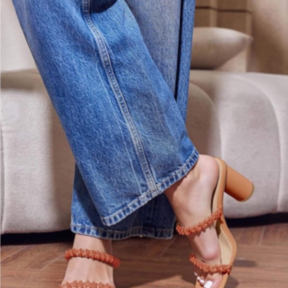 Guayonng Women’s Chunky Heeled Sandal (Size 6.5) - Picture 4 of 4